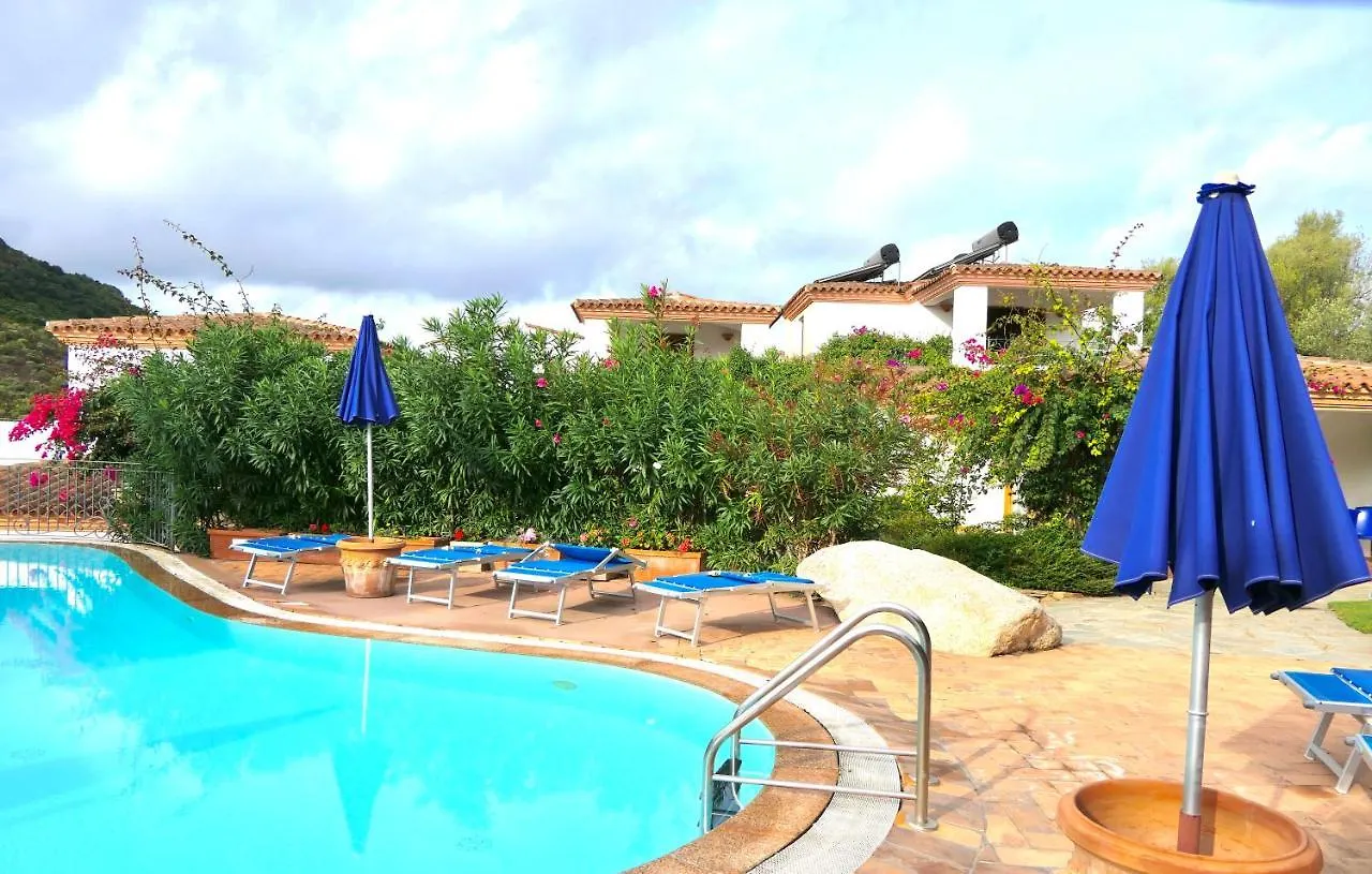 Residence Con Piscina A Tanaunella A 1500 M Dal Mare