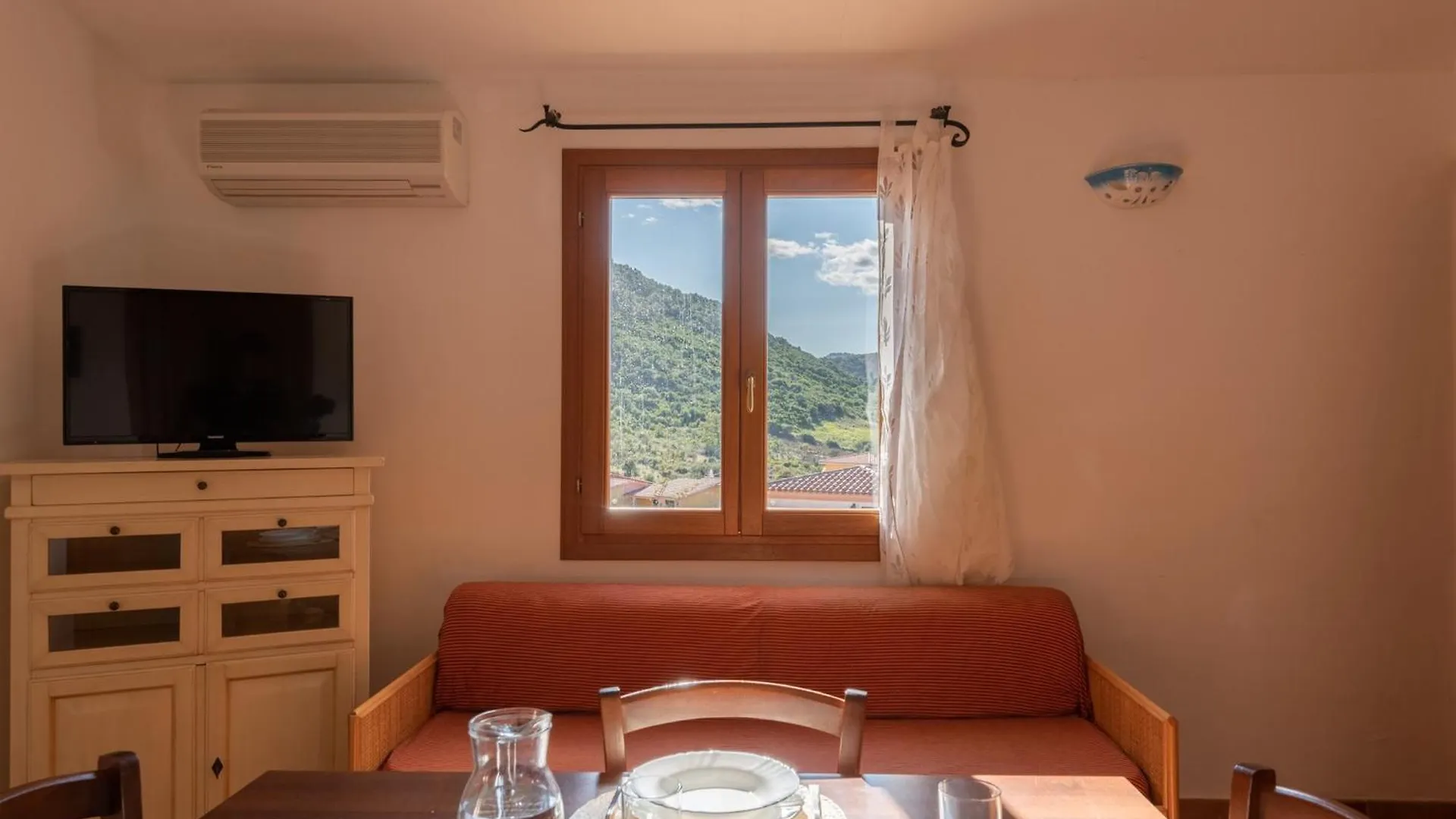 Residence Con Piscina A Tanaunella A 1500 M Dal Mare イタリア
